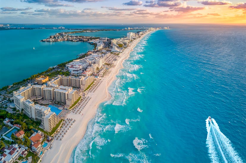 Vista aerea de playa delfines